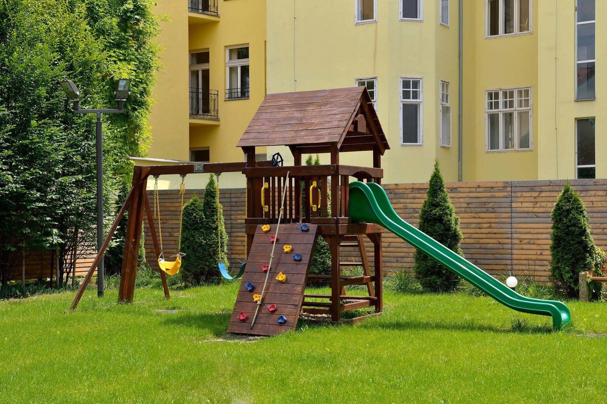 Ambiente Serviced Apartments - Dunajska 브라티슬라바 외부 사진